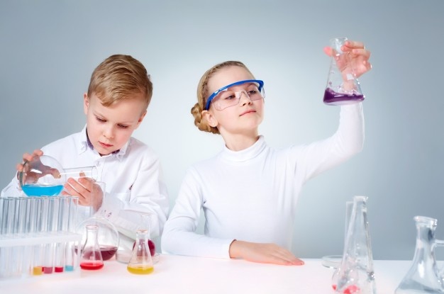 Παιδιά, ανακαλύψτε τη διασκεδαστική πλευρά των θετικών επιστημών σε μια μέρα γεμάτη δράσεις στο ΕΚΠΑ Φυσικής (18/12)
