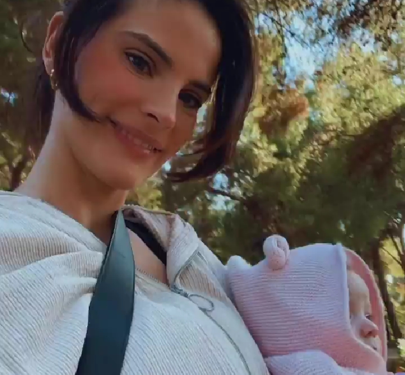 H Χριστίνα Μπόμπα μας δείχνει για πρώτη φορά το πρόσωπο της κόρης της Φιλίππα (φωτό)