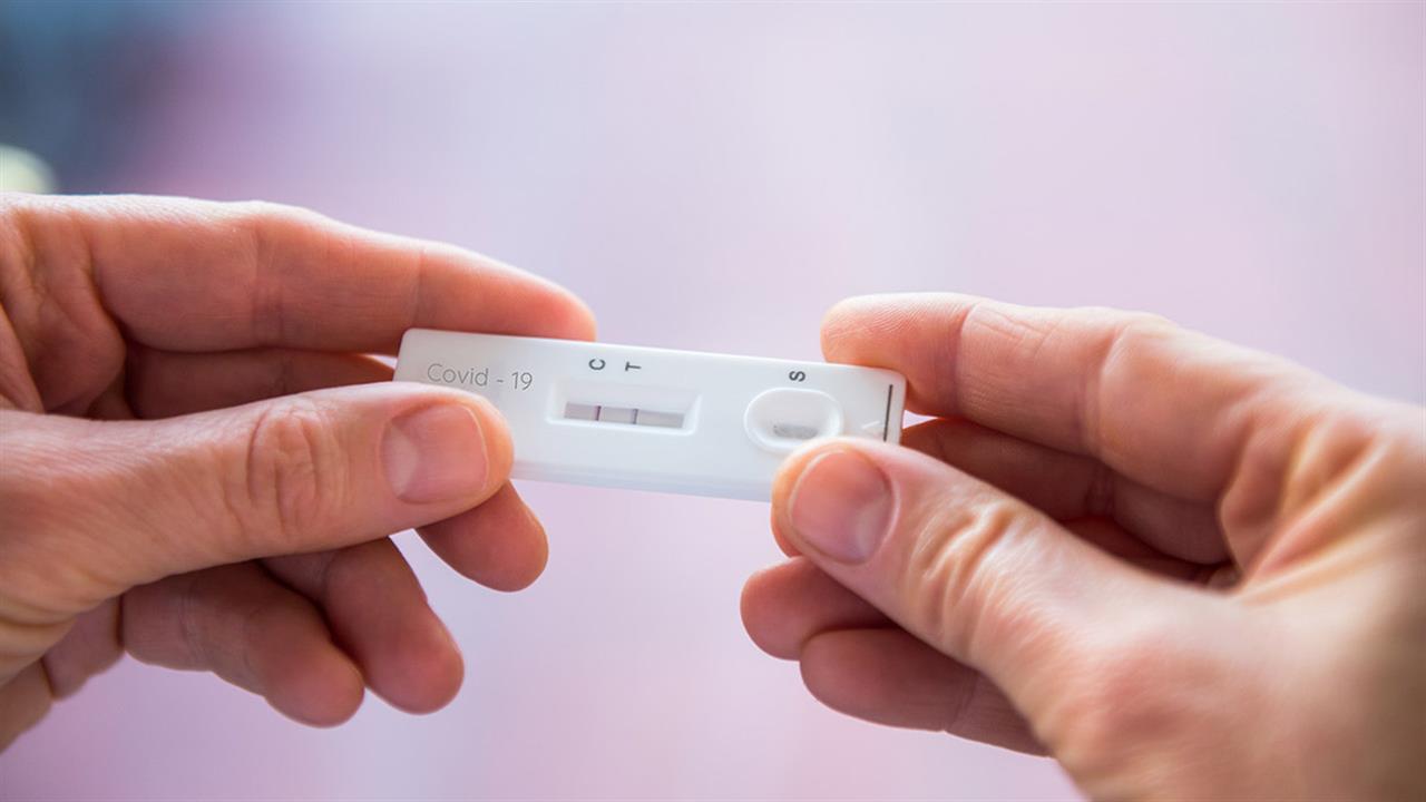 Η απίστευτη ατάκα γονέα για το θετικό self test του παιδιού του που μας άφησε όλους άφωνους!