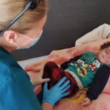 Ευχάριστα νέα για την 2 ετών Αλίκη που παρασύρθηκε από φορτηγό έξω από παιδική χαρά
