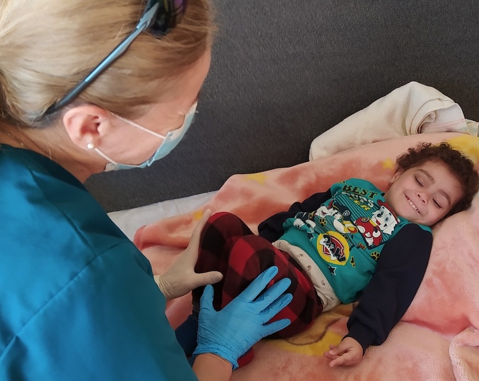 Ευχάριστα νέα για την 2 ετών Αλίκη που παρασύρθηκε από φορτηγό έξω από παιδική χαρά