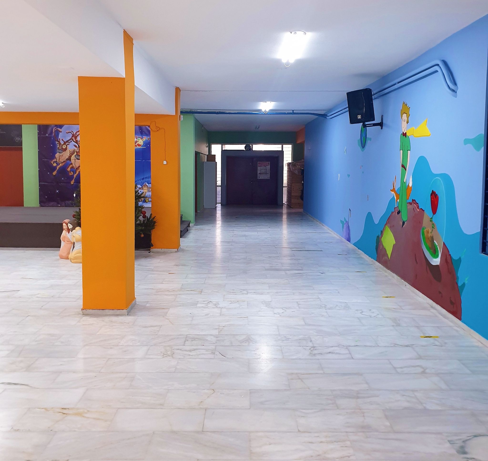 Ένας υπέροχος "Μικρός Πρίγκιπας" στολίζει το 3ο Δημοτικό Σχολείο Άνω Λιοσίων και εντυπωσιάζει τους μαθητές