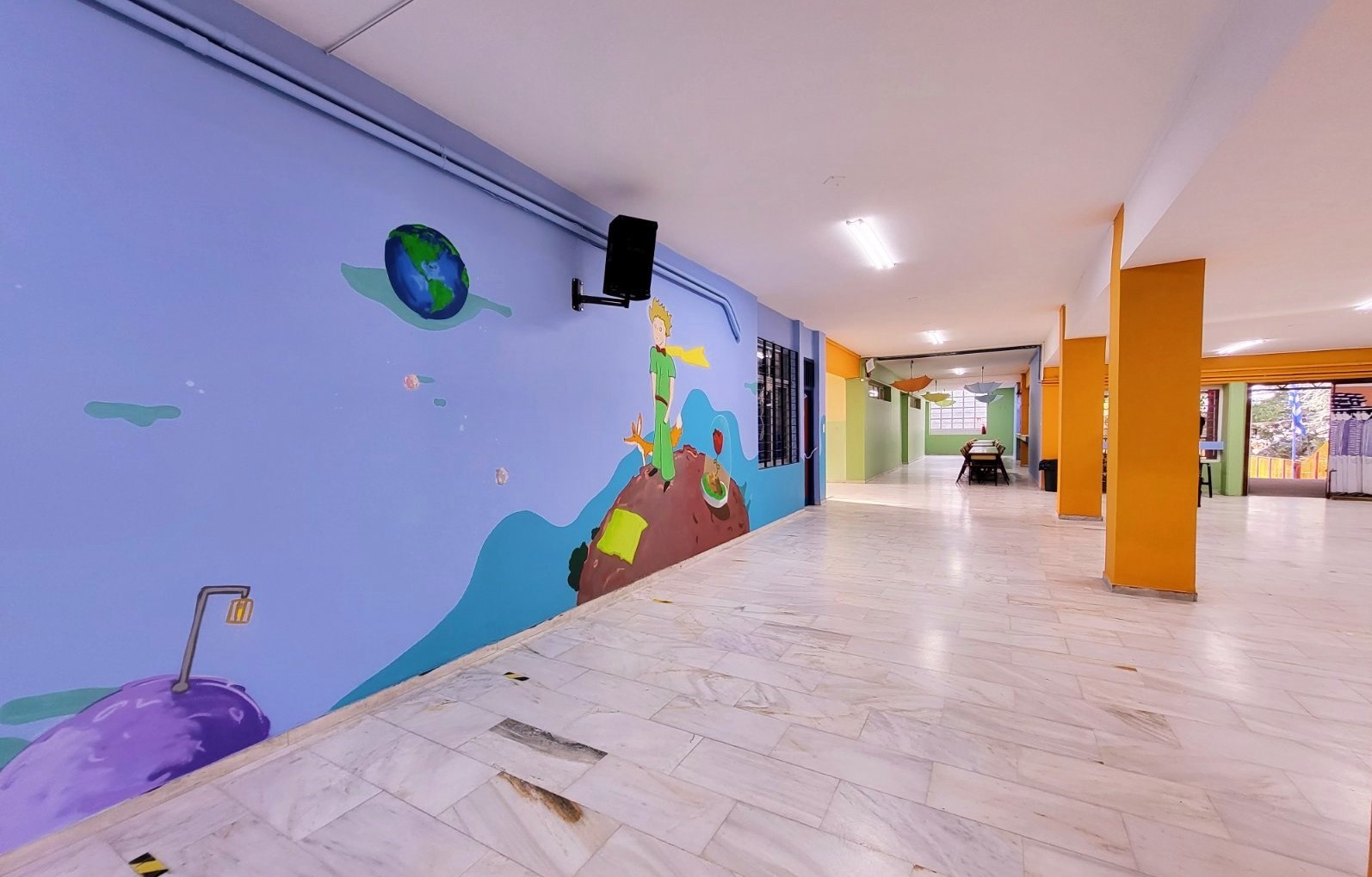 Ένας υπέροχος "Μικρός Πρίγκιπας" στολίζει το 3ο Δημοτικό Σχολείο Άνω Λιοσίων και εντυπωσιάζει τους μαθητές