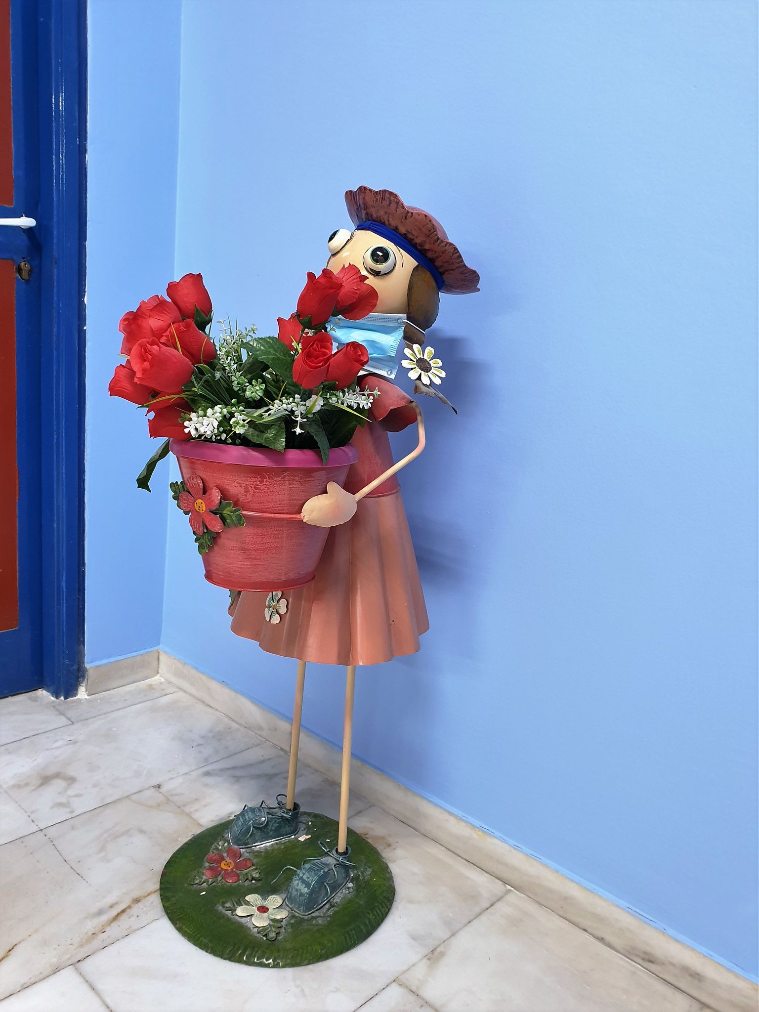 Ένας υπέροχος "Μικρός Πρίγκιπας" στολίζει το 3ο Δημοτικό Σχολείο Άνω Λιοσίων και εντυπωσιάζει τους μαθητές