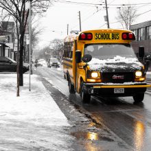 Ξέχασαν 4χρονη κλειδωμένη σε σχολικό λεωφορείο για 9 ώρες και σε συνθήκες παγετού!