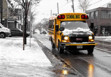 Ξέχασαν 4χρονη κλειδωμένη σε σχολικό λεωφορείο για 9 ώρες και σε συνθήκες παγετού!