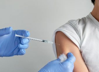 Τι γίνεται όταν οι γονείς διαφωνούν για τον εμβολιασμό αλλά το παιδί επιθυμεί να εμβολιαστεί άμεσα;