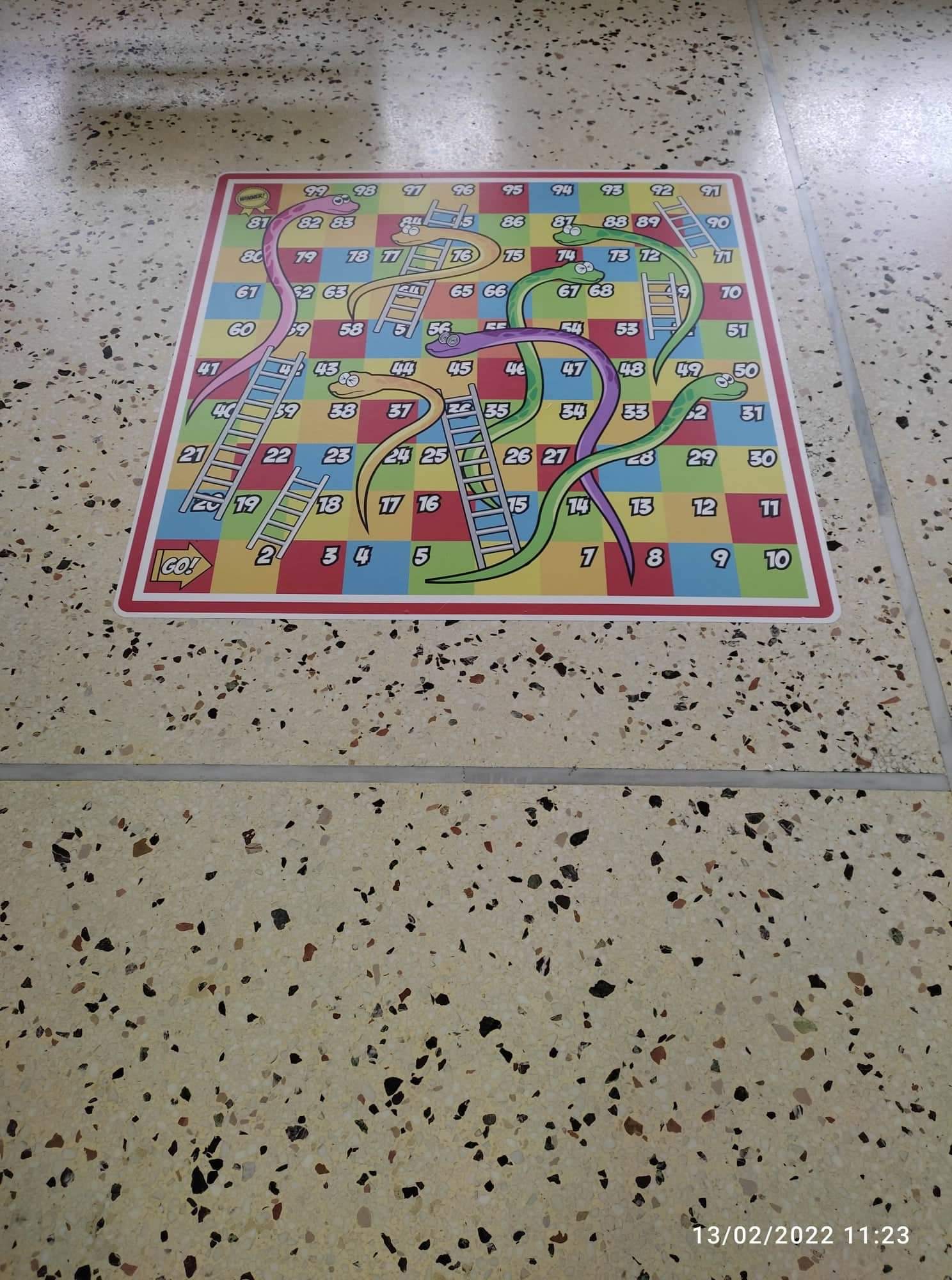 Αυτό το σχολείο απέκτησε επιδαπέδια παιχνίδια και δίνει σπουδαία μαθήματα ζωής στους μαθητές