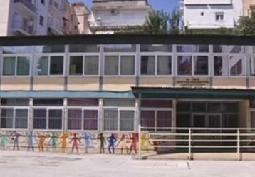 Θεσσαλονίκη: «Έφυγε» παράθυρο την ώρα του μαθήματος σε δημοτικό σχολείο - Από το 1893 τα κουφώματα!