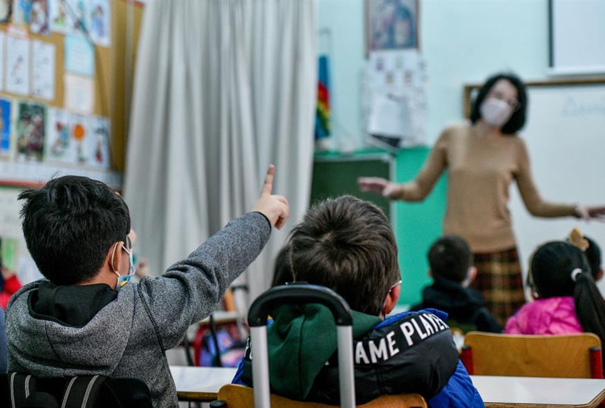 Κρήτη: Χειροπέδες σε μητέρα αρνήτρια - Δύο χρόνια δεν στέλνει τον 9χρονο γιο της στο σχολείο