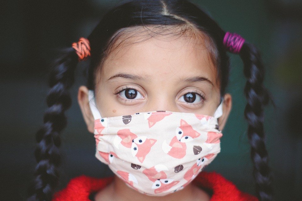 Καμπανάκι παιδιάτρου: «Η βαριά νόσηση στα παιδιά δεν είναι συχνή είναι σπάνια αλλά είναι υπαρκτή»