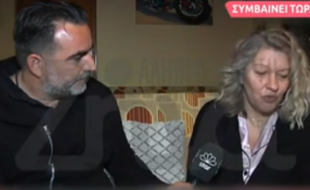 «Δεν μπορώ να πιστέψω τίποτα» λέει η μητέρα της Ρούλας (video) - H μπουνιά του πατριού σε δημοσιογράφο