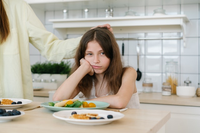 “Γιατί δεν τρώει το παιδί μου;”: Πώς βοηθάμε τα παιδιά με δυσκολίες στη σίτιση