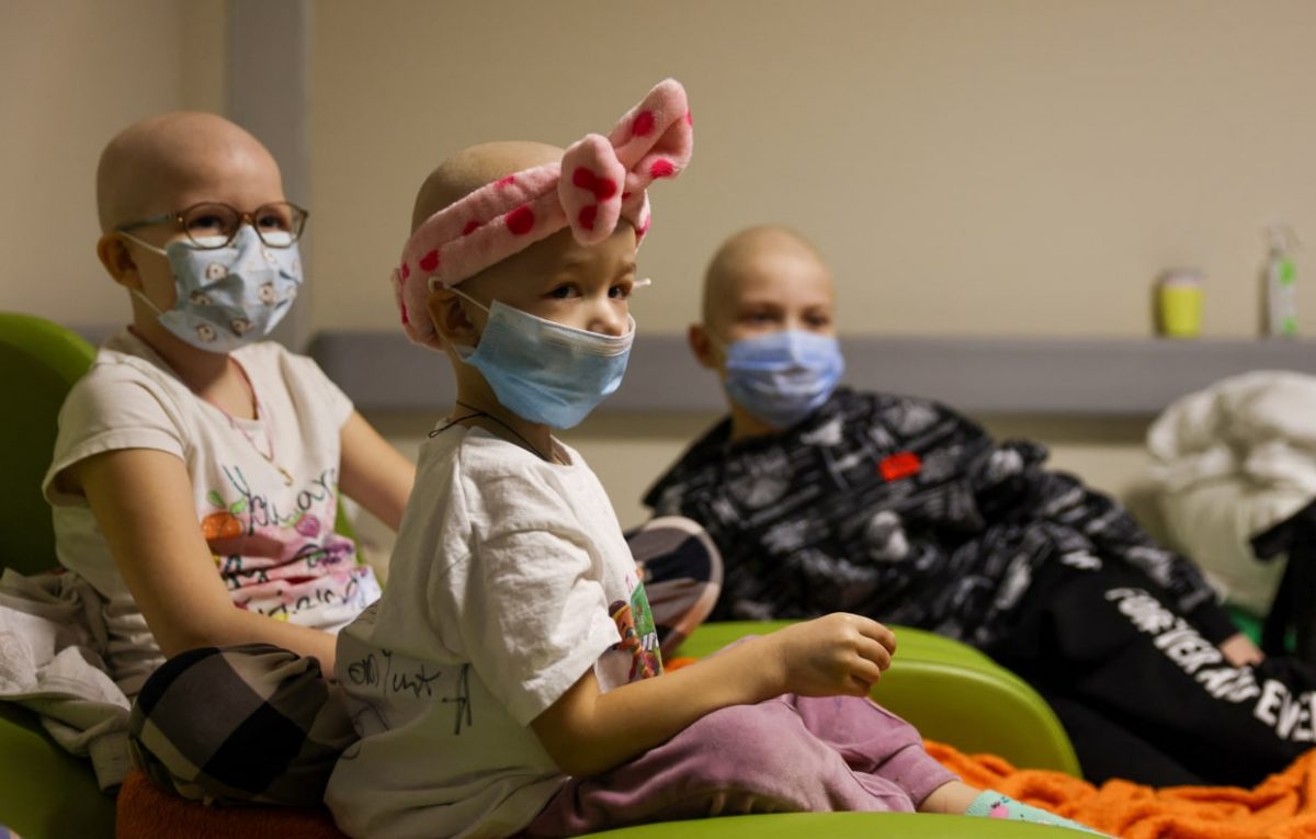 Ουκρανία: Ραγίζουν καρδιές τα καρκινοπαθή παιδιά στα υπόγεια καταφύγια του Παιδιατρικού Νοσοκομείου