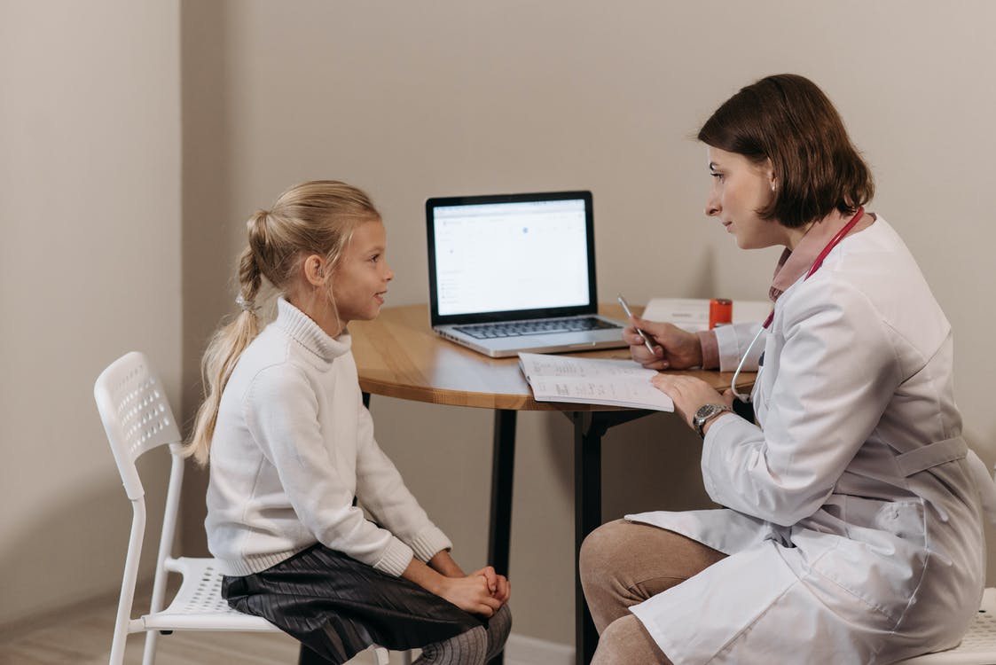 "Έρχεται" το ηλεκτρονικό βιβλιάριο υγείας παιδιού και το Ατομικό Δελτίο Υγείας Μαθητή στο gov.gr
