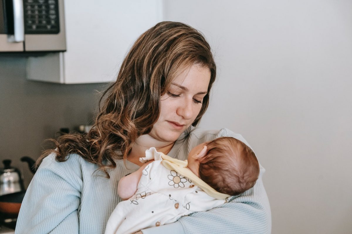 Ψυχίατρος Ορέστης Γιωτάκος: "Υποστηρίζοντας τη νέα Μητέρα, υποστηρίζουμε το Παιδί"