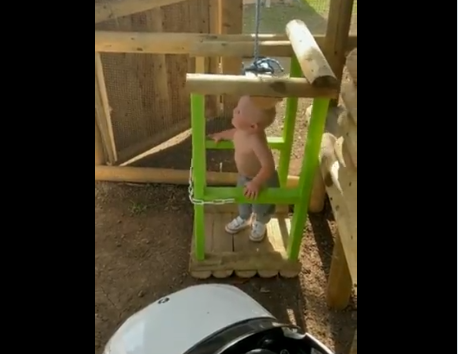Απίθανος μπαμπάς έφτιαξε παιδότοπο με... ασανσέρ για το μωρό του και η αντίδρασή του «τα σπάει» (video)