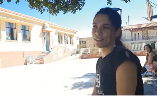 Μία δασκάλα ανοίγει ξανά τις πόρτες δημοτικού σχολείου με μόλις 5 μαθητές (video)