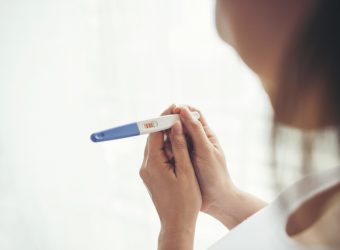 Τεστ εγκυμοσύνης στο σπίτι: Τι πρέπει να γνωρίζετε για να έχετε ακριβή αποτελέσματα