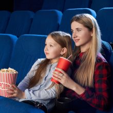 Σαββατοκύριακο όπως… Σινεμά: 3 ολοκαίνουργιες ταινίες για να δείτε με τα έφηβα παιδιά σας + 1 για μικρά