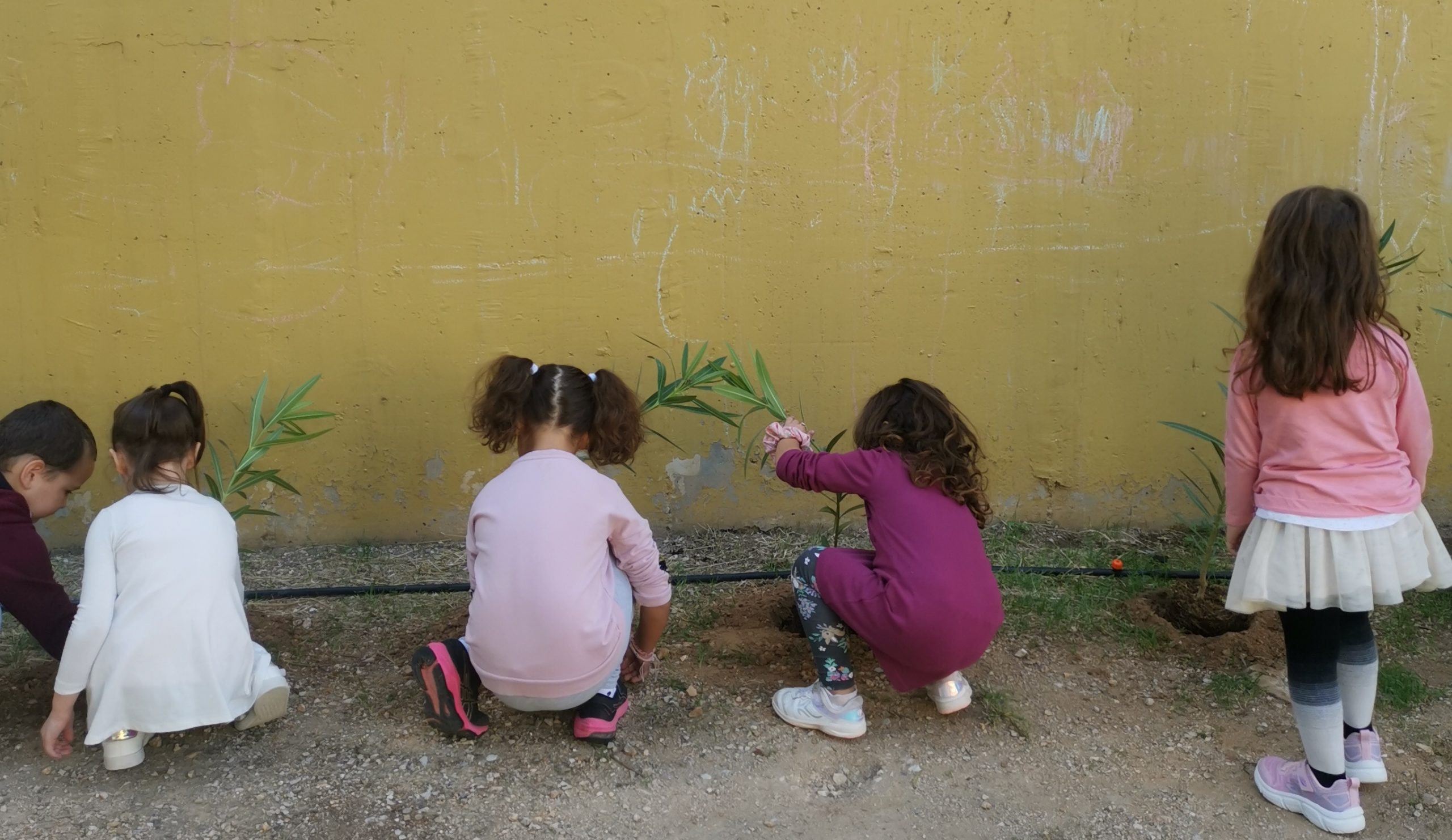 Οι «σπόροι» μεγαλώνουν σπόρους: η Praktiker φτιάχνει κήπους στα σχολεία της Αθήνας