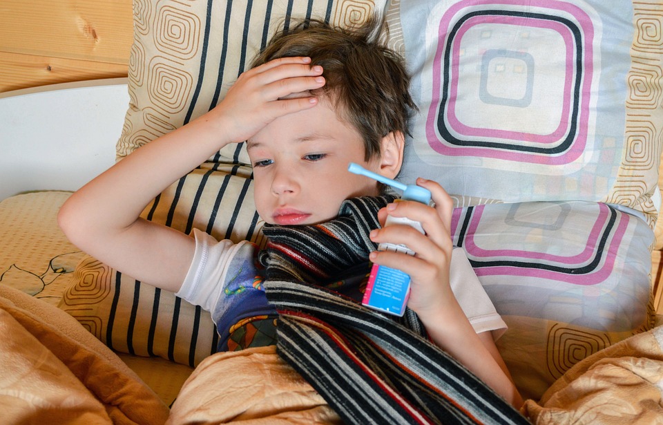 Για έξαρση της γρίπης σε παιδιά προειδοποιεί ο Πλεύρης – Πώς θα προφυλαχτούμε από τις ιώσεις στα γιορτινά τραπέζια