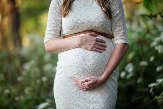 Έρευνα: Η COVID-19 στην εγκυμοσύνη αυξάνει τον κίνδυνο θανάτου κατά 7 φορές