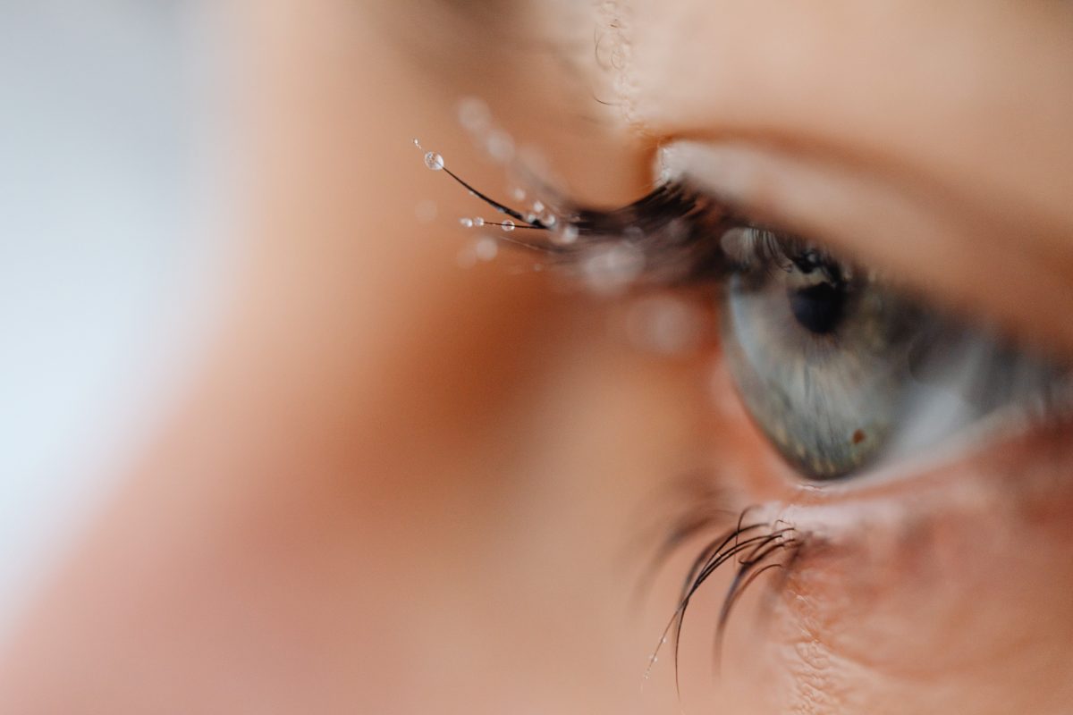 O ΕΟΦ κρούει τον κώδωνα του κινδύνου για οφθαλμικές σταγόνες – Τι πρέπει να προσέξετε