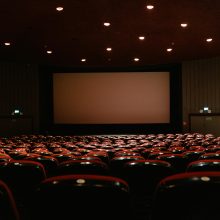 Δωρεάν εισιτήρια για θέατρο - κινηματογράφο το 2024: Πού κάνετε αίτηση;