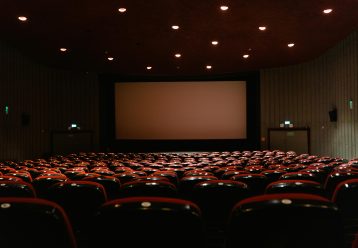Δωρεάν εισιτήρια για θέατρο - κινηματογράφο το 2024: Πού κάνετε αίτηση;