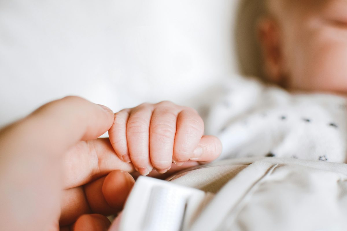 Αύξηση του επιδόματος γέννησης: Όσα πρέπει να ξέρετε από τον ΟΠΕΚΑ